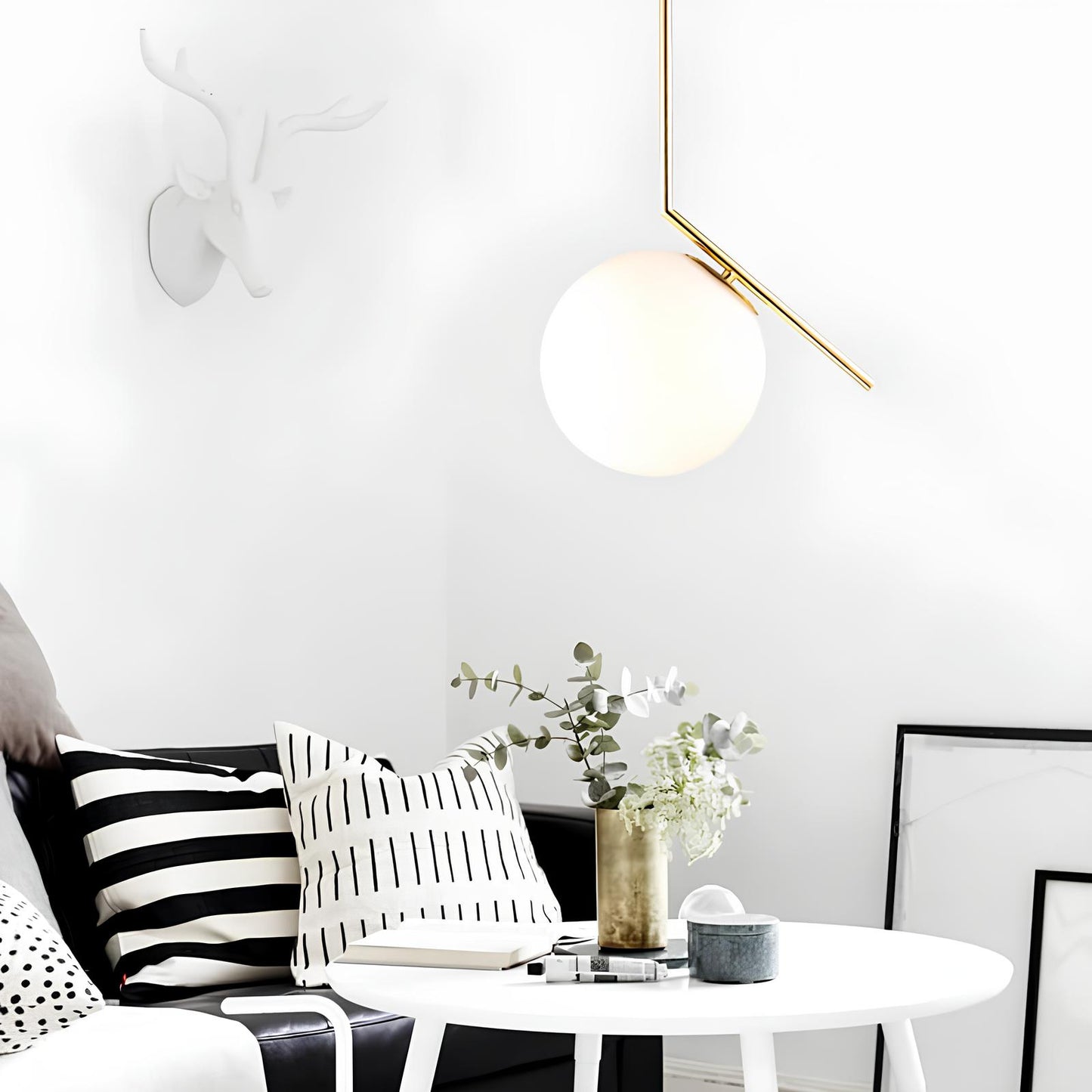 Suspension boule en verre et laiton – Luminaire moderne et raffiné