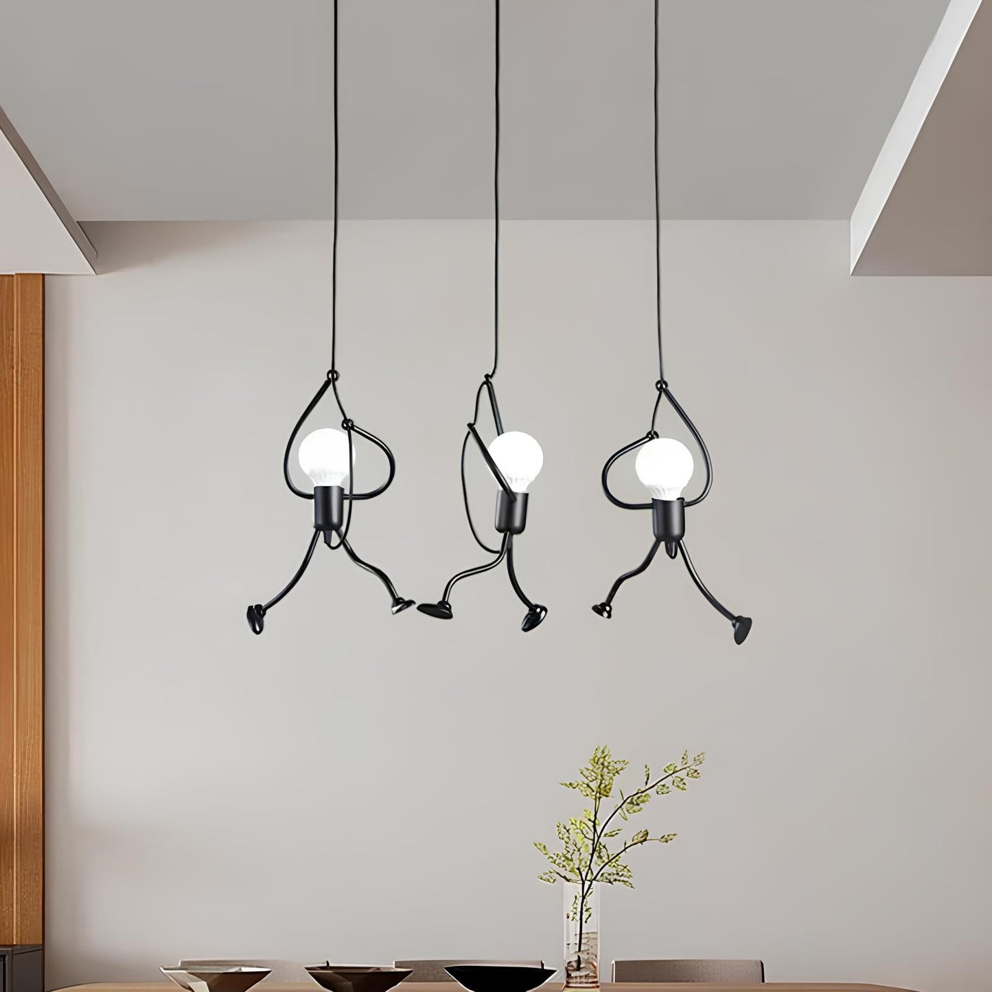 Suspension créative petit homme en fer – luminaire décoratif moderne