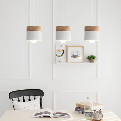 Suspension nordique en bois et couleurs pastel – Design scandinave moderne