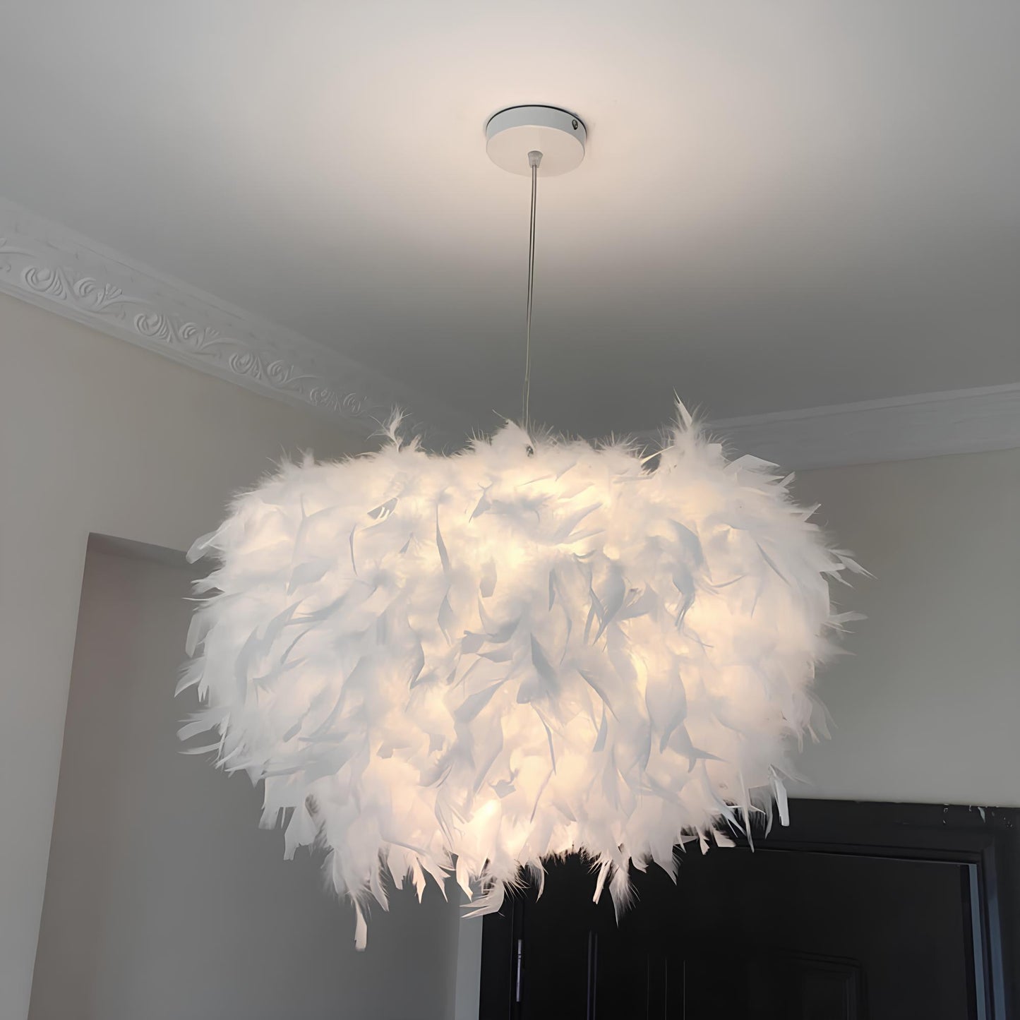 Suspension plume blanche – Design aérien et moderne