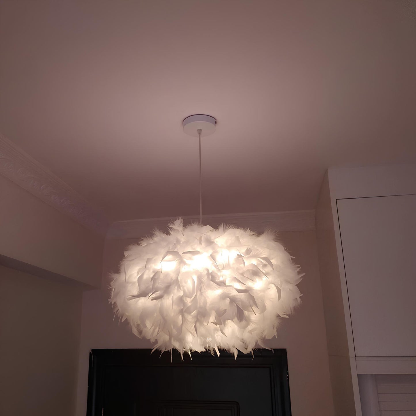 Suspension plume blanche – Design aérien et moderne